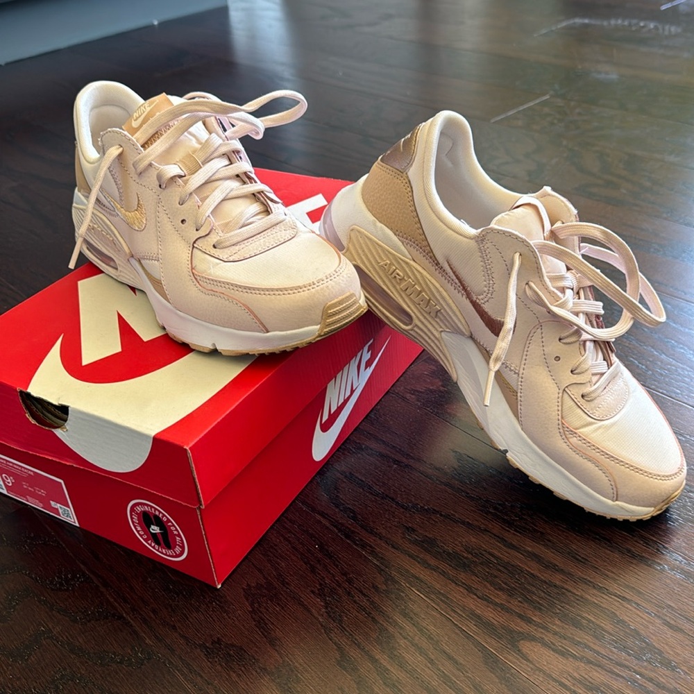 Nike Air Max Excee. Soft pink. Size 9.5